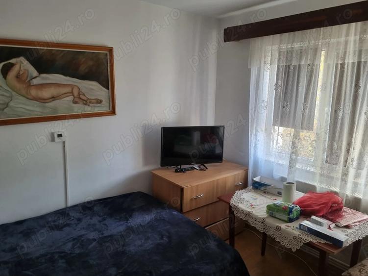Vand apartament cu 3 camere, decomandat - 1