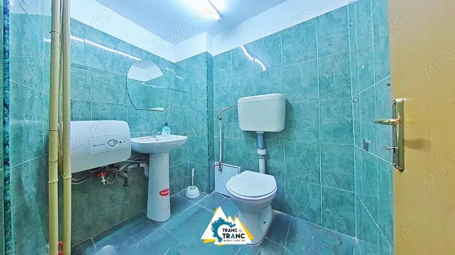 Spa?iu comercial de inchiriat cu 3 camere pe Bulevardul Revolu?iei - 6