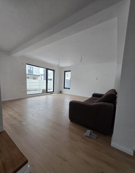 Vila cu etaj | 4 Camere| 3 Bai | Intrare Berceni - 4