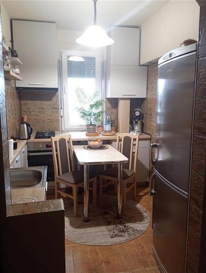 Mobilat si utilat la etaj intermediar aproape de Medicina 2 - 1