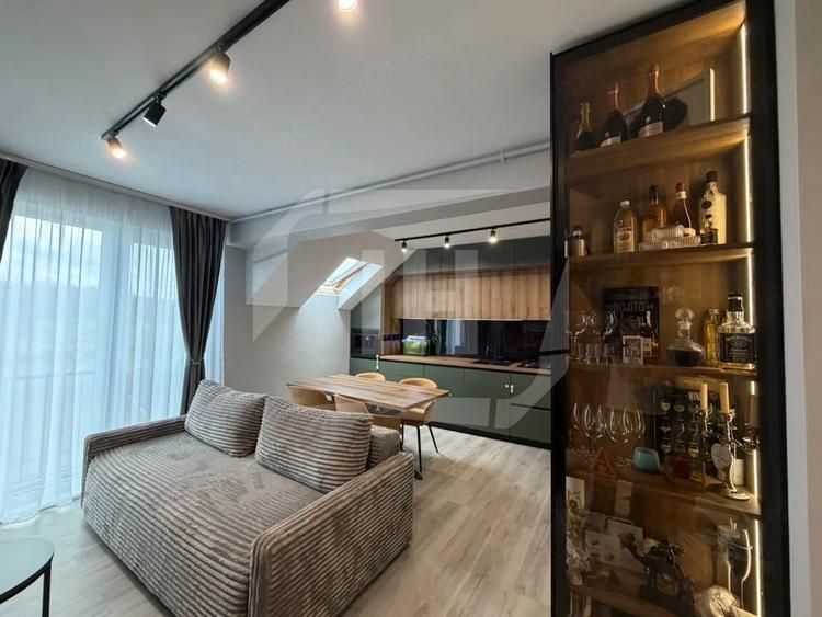 Apartament cu 3 camere semidecomandat în Central