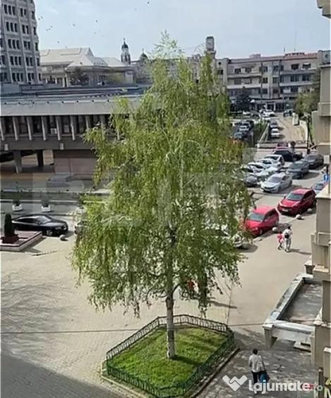 Apartament cu 3 camere decomandat în Democrației