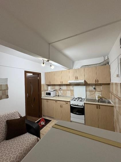 Vând cameră cămin-Etaj 2/4 - 4