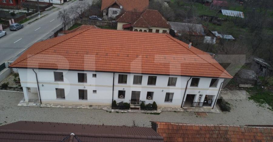Pensiune de vanzare, 6 camere, 370 mp, zona Arcani - 1