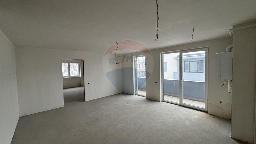 DE VANZARE - Apartament 3 camere, decomandat, Str. Victoriei - 6