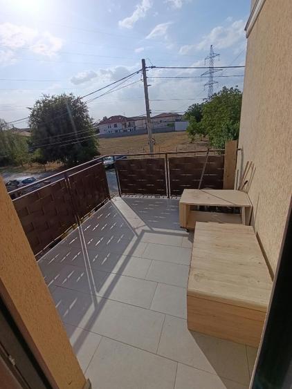 Apartament cu 3 camere semidecomandat, mobilat în Dumbrăvița