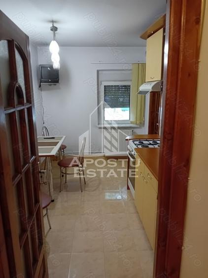 Apartament cu 3 camere, zona Lunei, centrala proprie - 1