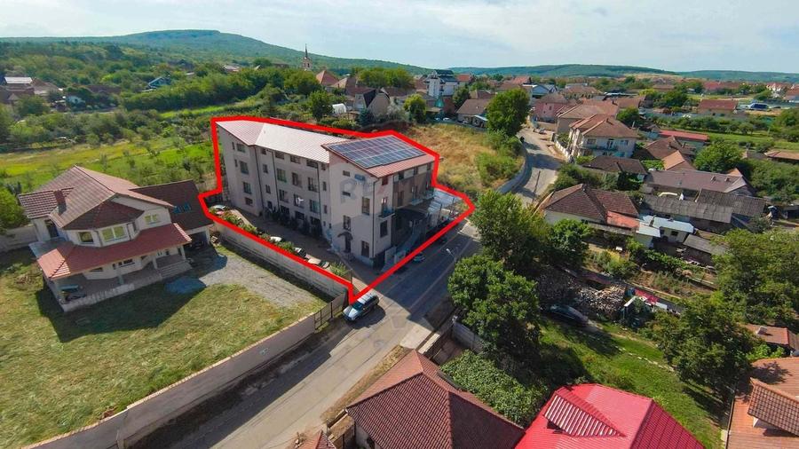 Hotel / Pensiune cu 24 camere de vânzare - Băile 1 Mai - 1