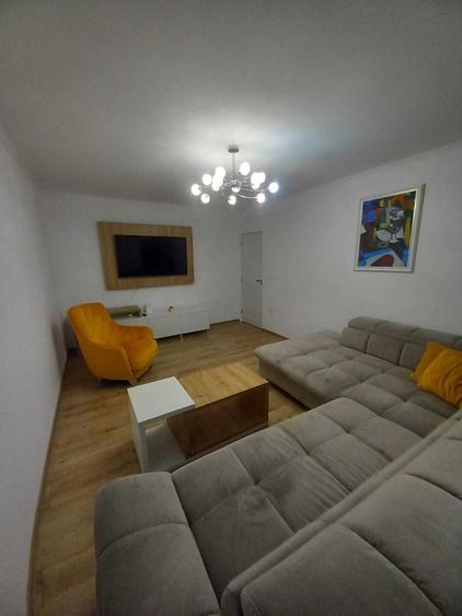 Inchiriez apartament, 2 camere, decomandat, etaj 1, zona soarelui - 10