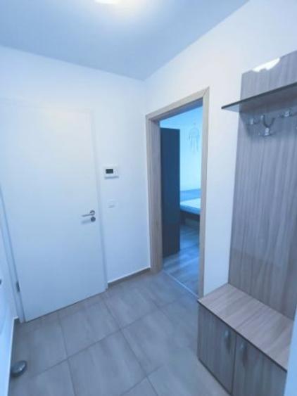 Apartament cu 2 camere semidecomandat în Tractorul - 5