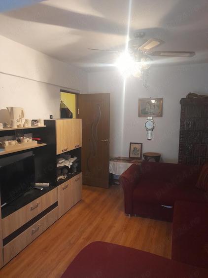 Apartament decomandat la etaj 3, de vanzare in Caransebes Pret 39.500euro - 2