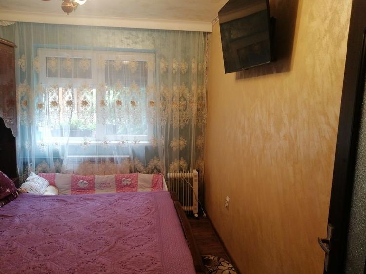 Vand apartament cu 3camere etaj 1 mobilat zona alunisi este izolat zona linistit - 2