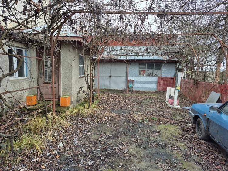 Vila P+1,hala 70 m2 la parter, la DN4 - 4