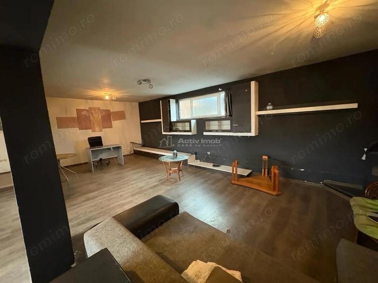 Bocsa Romana, Casa 8 Incaperi, Strada Principala. - 10