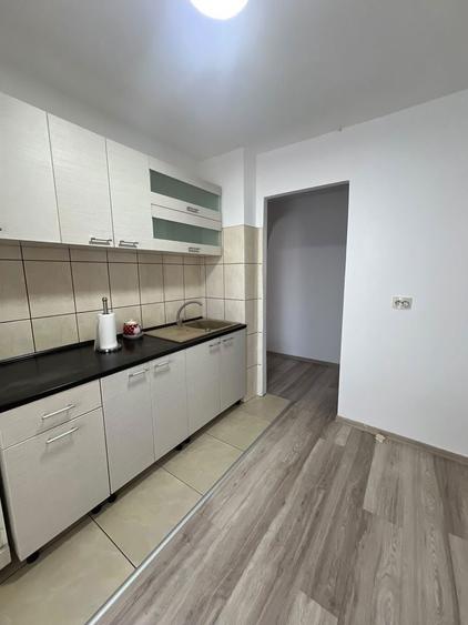 Apartament 2 dormitoare- spatios, zona centrala, etaj intermediar, cu parcare - 4