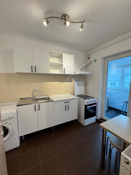 Garsoniera spatioasa de inchiriat - pe langa La Strada Mall - 4