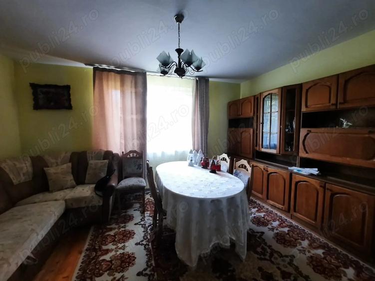 Casa cu etaj si anexe de vanzare - 3