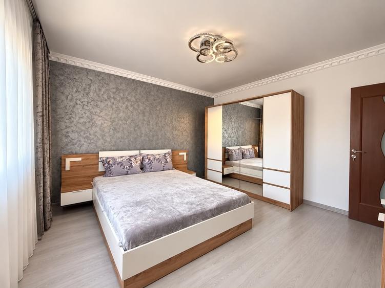 Casă individuală cu 6 camere cu Canalizare în Corbu