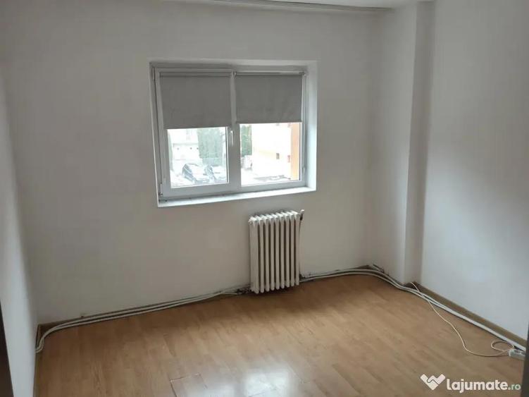 Apartament 3 camere decomandat Cetate - 9