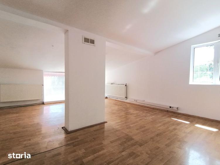 Casă cu 5 camere cu Teren 270 Mp în Vatra Luminoasă