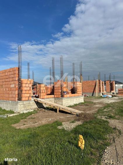 Single 4 camere 2 bai 132 mp totali 291 mp curte 6 minute Prelungirea - 11