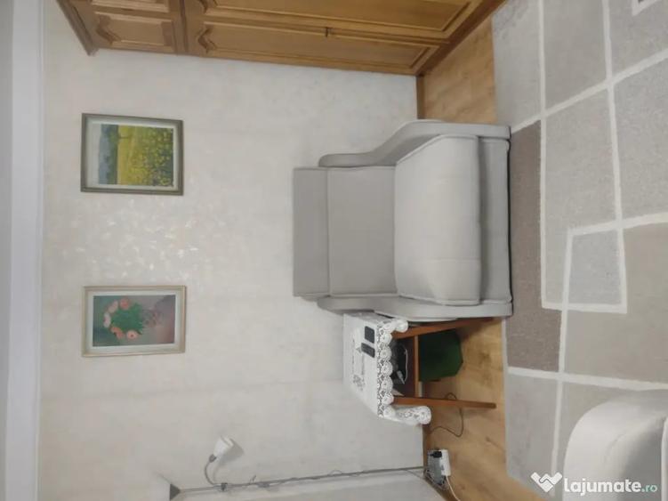 Apartament cu 2 camere decomandat în Podu Roș