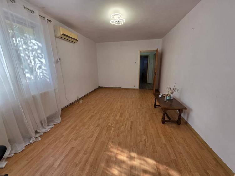 Apartament cu 3 camere decomandat în Bucur Obor