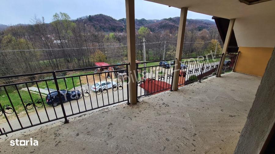 Casă cu 6 camere cu Teren 320 Mp în Corbeni