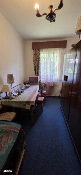 Casă cu 8 camere cu Teren 518 Mp în Central