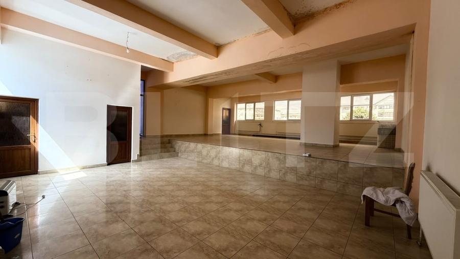 Spațiu comercial, de 1,080 mp, în Moreni