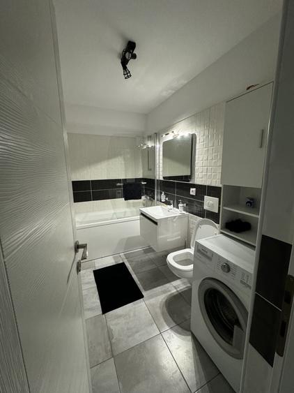 Apartament cu 2 camere semidecomandat în Independenței