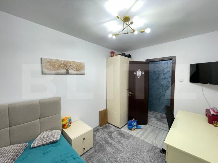 Apartament cu 3 camere semidecomandat, mobilat în Craiovița Nouă