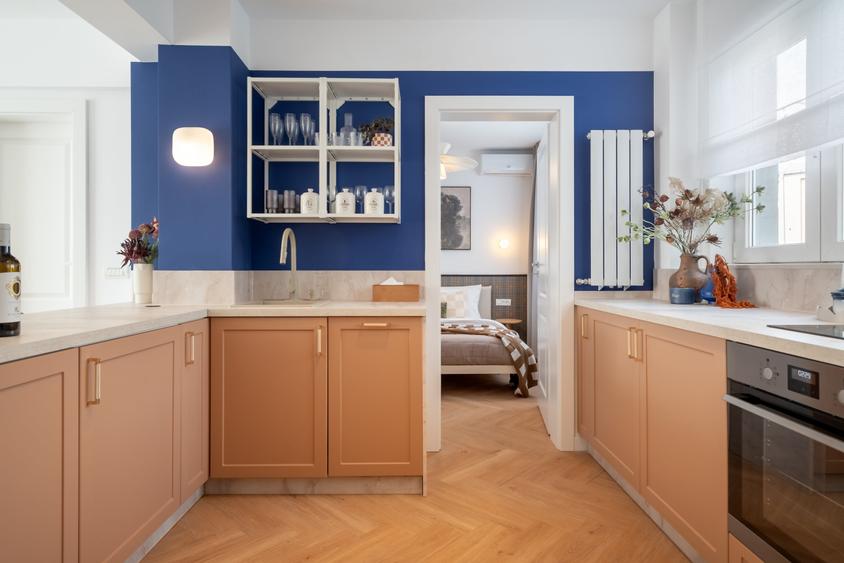 Apartament cu 3 camere semidecomandat în Calea Victoriei