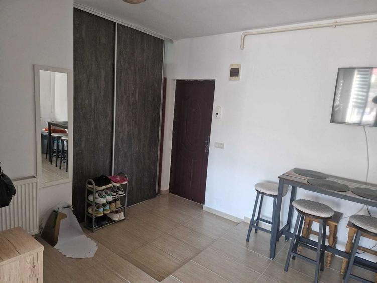 Apartament cu 2 camere semidecomandat în Florești