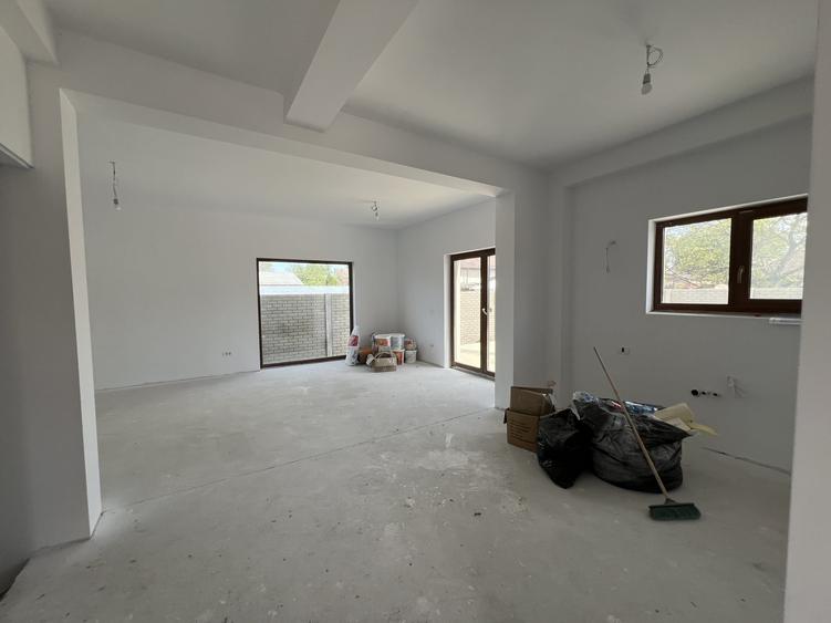 Duplex cu 5 camere cu Canalizare în Chișoda