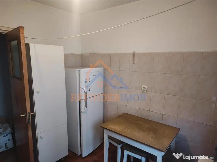 Apartament cu 3 camere semidecomandat, mobilat în Câmpia Libertății