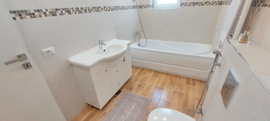 Casă individuală cu 4 camere cu Canalizare în Nord