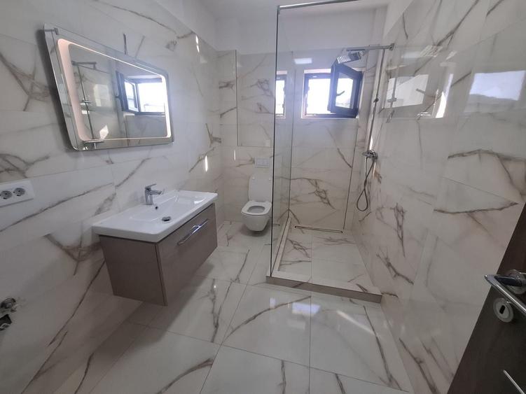 Casă individuală cu 5 camere cu Canalizare în Tunari