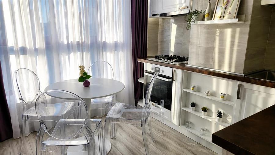 Apartament cu 2 camere semidecomandat, mobilat în Central