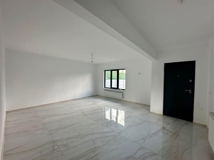 Casă cu 3 camere în Pantelimon