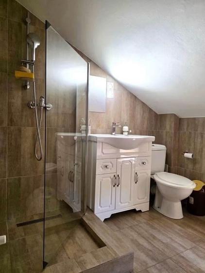Casă individuală cu 5 camere cu Canalizare în Central