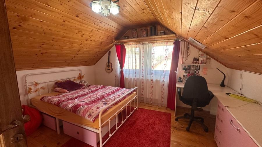 Casă cu 4 camere cu Teren 250 Mp în Lazaret
