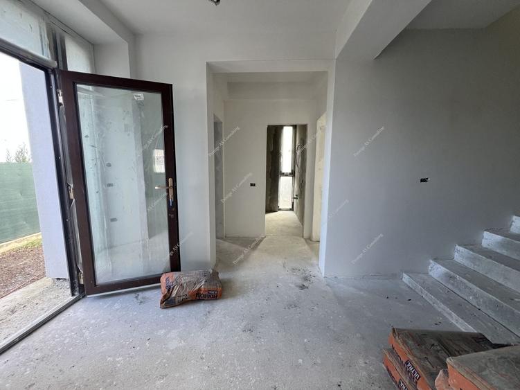 Duplex cu 4 camere cu Canalizare în Moșnița Nouă