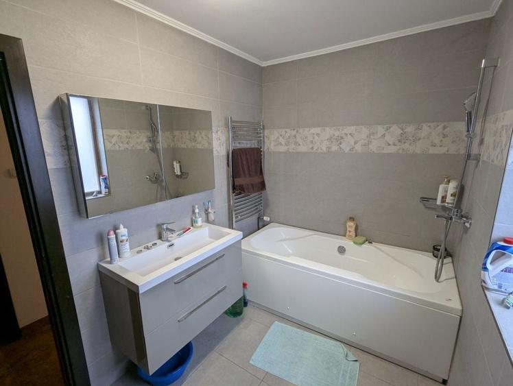 Vand casa cu etaj si teren - 1