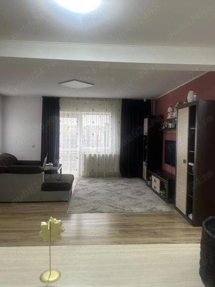 Vand casa la curte, spatioasa si luminoasa! - 1