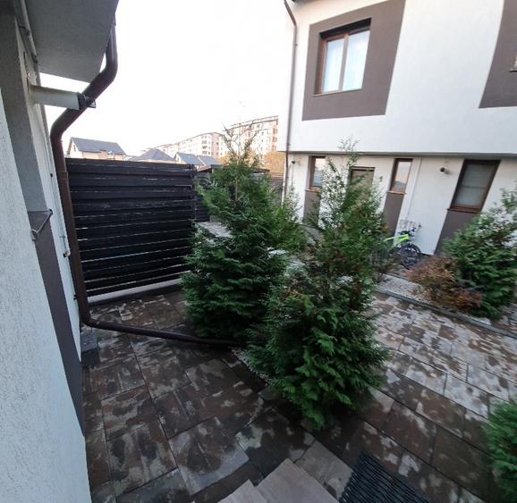 Casa de vanzare - 3 camere  - 5