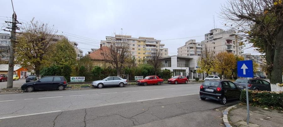 Casă cu 4 camere cu Teren 1081 Mp în 22 Decembrie