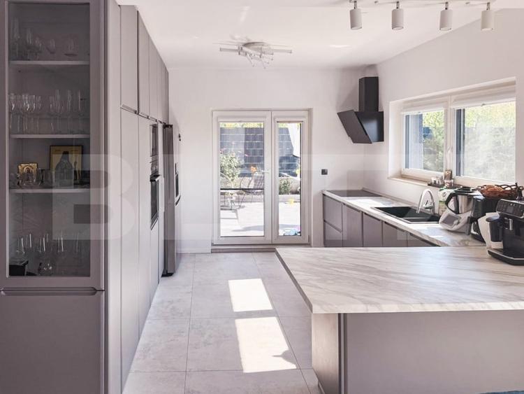 Casa ultra finisata - mobilata - piscina infinity - 3