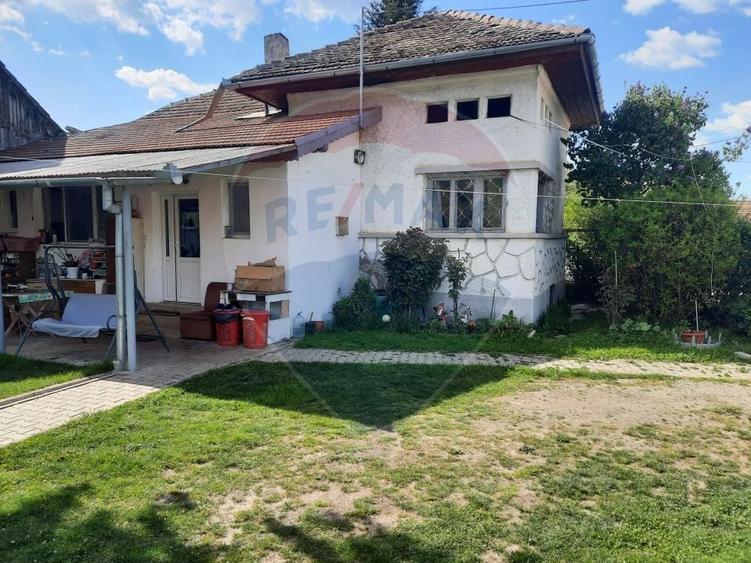 Casă langa Fagaras cu teren de 1836mp si parau in spatele curtii - 2