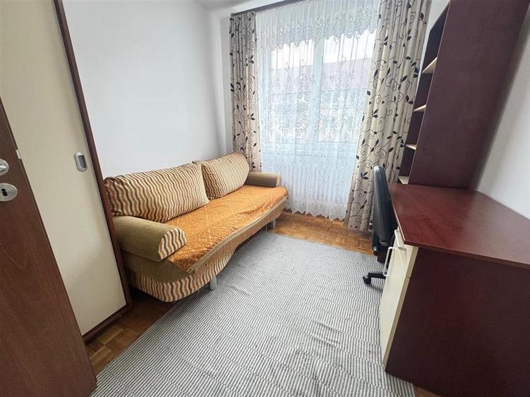Apartament cu 4 camere decomandat, mobilat în Cedonia
